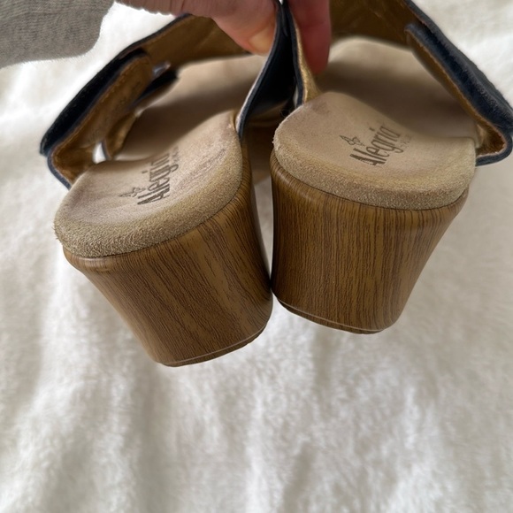 Alegria Navy Blue Leather floral Embroidered Slide Sandals 38 8/8.5 - Picture 5 of 8